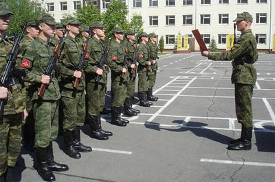 Россиянам предложат выбрать срок службы в армии.